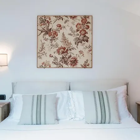 Daire I D'a Charming Penthouse - View- Como- House-130 Mt-2 Double Bedrooms And 2 Double Bathrooms A Spacious Living Room-full Equipped Kitchen-private Garden And Terrace-private Covered Parking Como