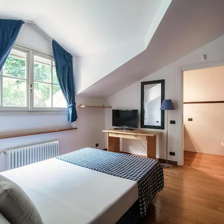 I D'a Charming Penthouse - View- Como- House-130 Mt-2 Double Bedrooms And 2 Double Bathrooms A Spacious Living Room-full Equipped Kitchen-private Garden And Terrace-private Covered Parking Como