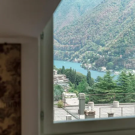 Daire I D'a Charming Penthouse - View- Como- House-130 Mt-2 Double Bedrooms And 2 Double Bathrooms A Spacious Living Room-full Equipped Kitchen-private Garden And Terrace-private Covered Parking *