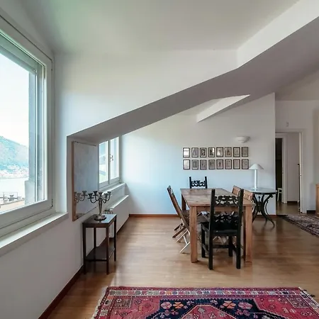 Lejlighed I D'a Charming Penthouse - View- Como- House-130 Mt-2 Double Bedrooms And 2 Double Bathrooms A Spacious Living Room-full Equipped Kitchen-private Garden And Terrace-private Covered Parking Como