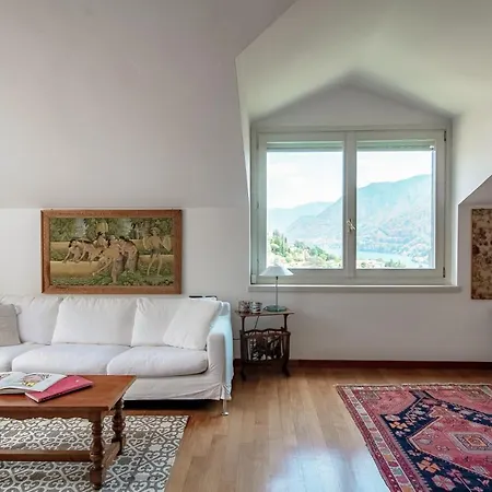 Daire I D'a Charming Penthouse - View- Como- House-130 Mt-2 Double Bedrooms And 2 Double Bathrooms A Spacious Living Room-full Equipped Kitchen-private Garden And Terrace-private Covered Parking