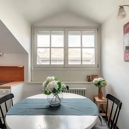 Daire I D'a Charming Penthouse - View- Como- House-130 Mt-2 Double Bedrooms And 2 Double Bathrooms A Spacious Living Room-full Equipped Kitchen-private Garden And Terrace-private Covered Parking Como