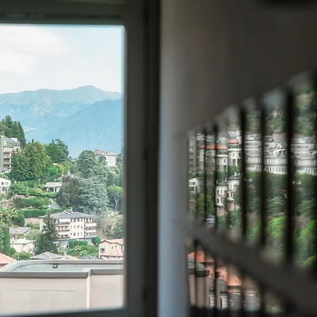 Daire I D'a Charming Penthouse - View- Como- House-130 Mt-2 Double Bedrooms And 2 Double Bathrooms A Spacious Living Room-full Equipped Kitchen-private Garden And Terrace-private Covered Parking