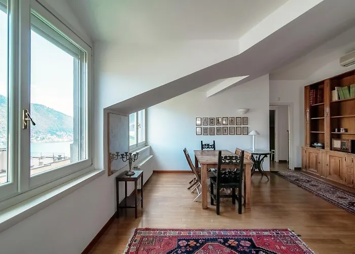 Lägenhet I D'a Charming Penthouse - View- Como- House-130 Mt-2 Double Bedrooms And 2 Double Bathrooms A Spacious Living Room-full Equipped Kitchen-private Garden And Terrace-private Covered Parking Como